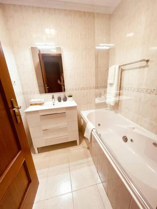 Seaview Apartment Walking To The Beach Funchal  Luaran gambar